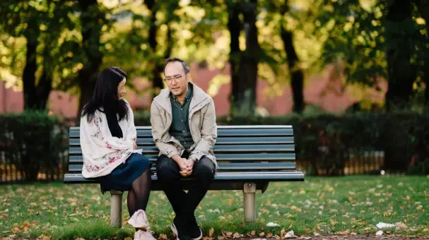 Thien Duc Nguyen and Helena Hong Nguyen are both supporters of imprisoned Thuan Duc Nguyen. Photo: Vegard Bakke / TV 2